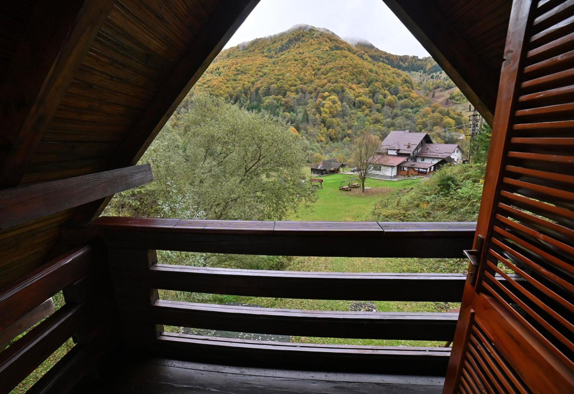 Casa De Vacanta Satic Piatra Craiului La Doi Viermi Eksteriør bilde